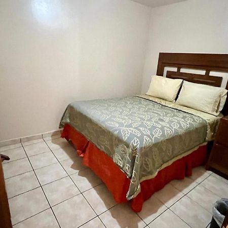Del Bosque Tj Inn Tijuana Bagian luar foto
