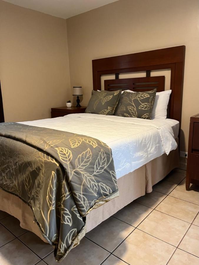 Del Bosque Tj Inn Tijuana Bagian luar foto