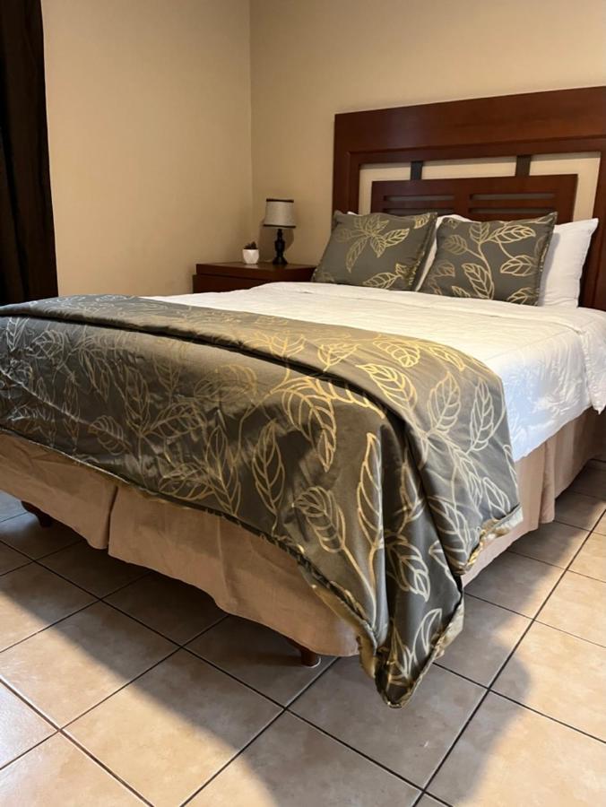 Del Bosque Tj Inn Tijuana Bagian luar foto
