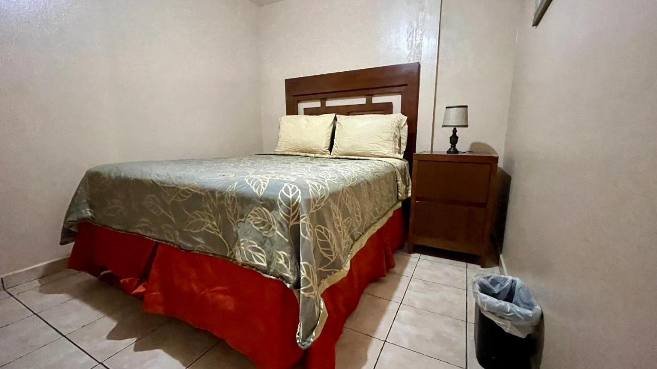 Del Bosque Tj Inn Tijuana Bagian luar foto