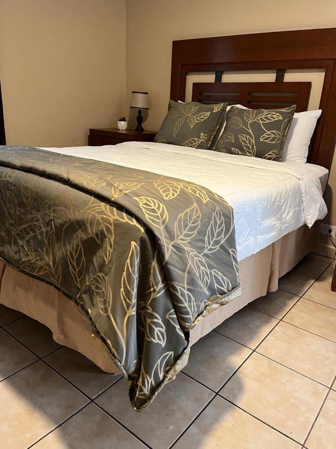 Del Bosque Tj Inn Tijuana Bagian luar foto