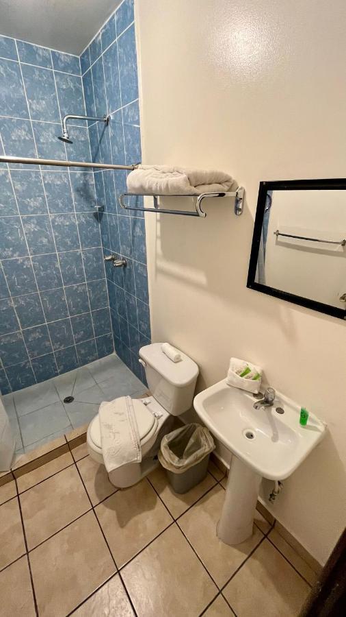 Del Bosque Tj Inn Tijuana Bagian luar foto